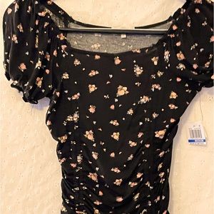 Flattering woman’s top with rouching very sexy ❤️👰🏻‍♀️